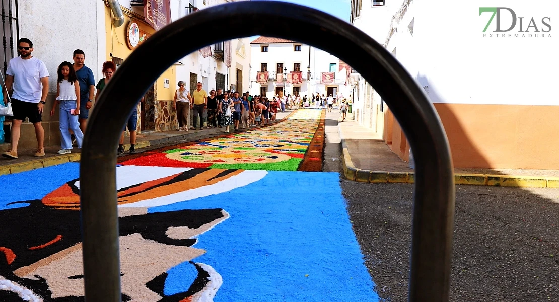 Arte efímero en San Vicente de Alcántara: el Corpus Christi llena las calles de color