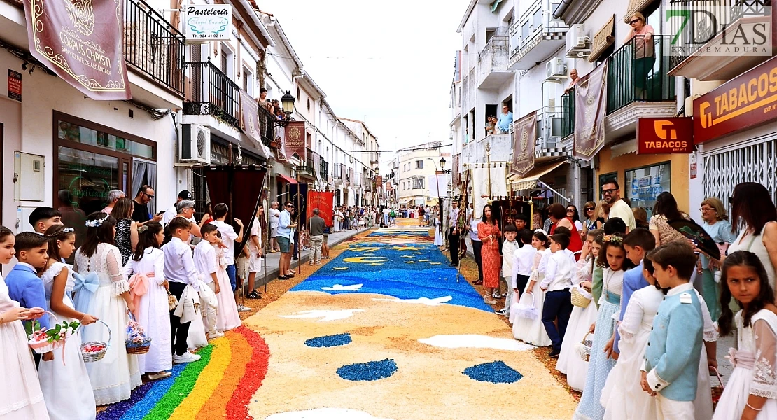 Arte efímero en San Vicente de Alcántara: el Corpus Christi llena las calles de color