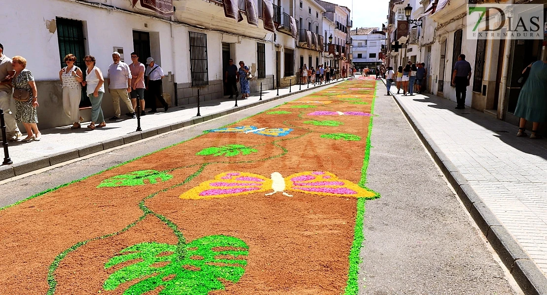 Arte efímero en San Vicente de Alcántara: el Corpus Christi llena las calles de color