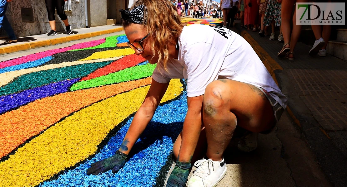 Arte efímero en San Vicente de Alcántara: el Corpus Christi llena las calles de color
