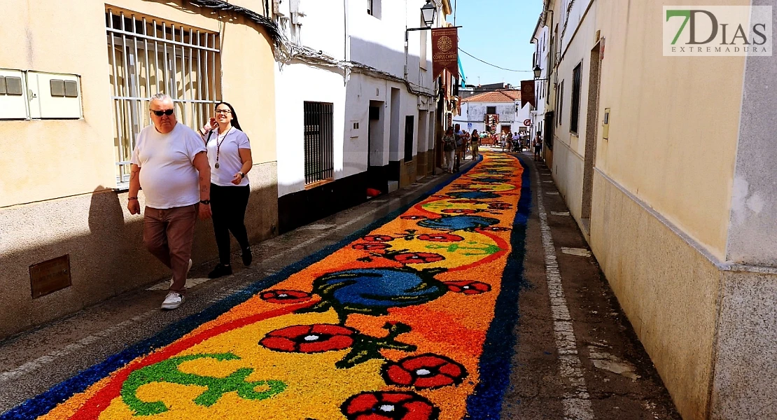 Arte efímero en San Vicente de Alcántara: el Corpus Christi llena las calles de color
