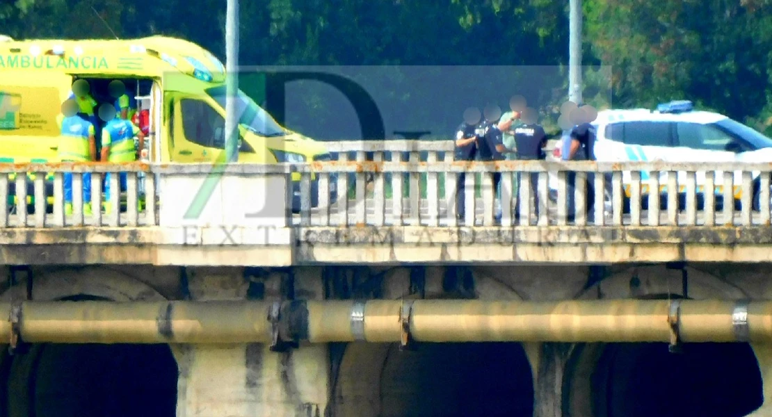 Salvan la vida a una mujer con intenciones de tirarse al río Guadiana en Badajoz