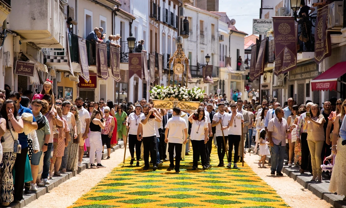El Corpus de San Vicente de Alcántara, una fiesta que sorprende