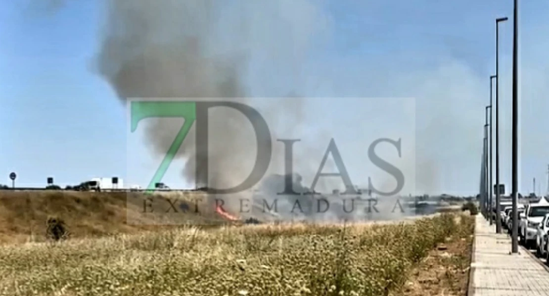 Revuelo en El Nevero tras salir ardiendo un coche en la A-5