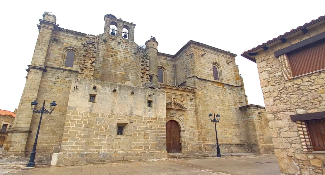 ¿Conocías esta histórica iglesia extremeña? Una imponente fachada y mucho que contar