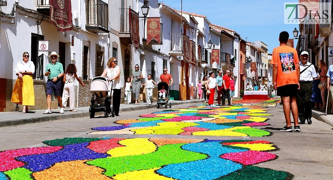 Arte efímero en San Vicente de Alcántara: el Corpus Christi llena las calles de color
