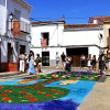 Arte efímero en San Vicente de Alcántara: el Corpus Christi llena las calles de color