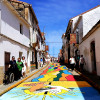 Arte efímero en San Vicente de Alcántara: el Corpus Christi llena las calles de color