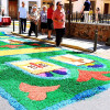 Arte efímero en San Vicente de Alcántara: el Corpus Christi llena las calles de color