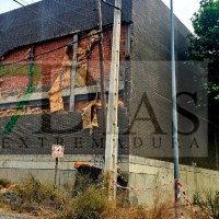 Se desploma la fachada de un instituto en Plasencia