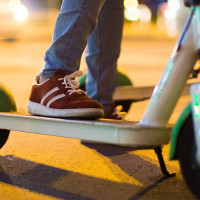 Acaba en el hospital tras un accidente con un patinete en Mérida esta madrugada