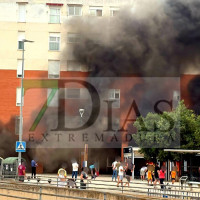 Un bar queda totalmente calcinado en Cerro Gordo tras un aparatoso incendio