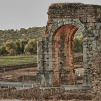 La ciudad romana de Cáparra abre sus puertas para mostrar su proceso de restauración
