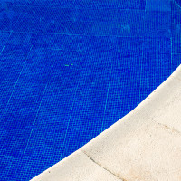 Muere un niño de 12 años ahogado en una piscina