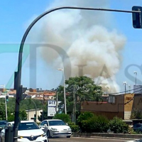 Nuevo incendio urbano en Badajoz: una gran columna de humo alerta a los vecinos