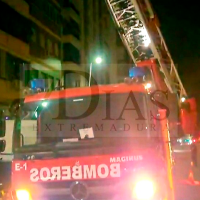 Así fue el rescate de dos personas atrapadas en su domicilio en Badajoz