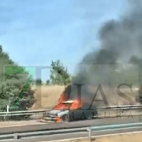 Se incendia un vehículo mientras circulaba por la A-5 cerca de Badajoz