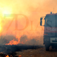 ¿Por qué huele a quemado en Badajoz? Un incendio levanta una impresionante columna de humo