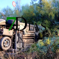 Un joven vuelca tras caer por un barranco en la carretera de Villar del Rey