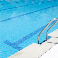 Cáceres se ve obligado a cerrar sus piscinas por las tormentas