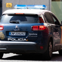 Llega a su casa en Badajoz y sorprende a un ladrón en el interior