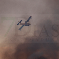 Un gran incendio devasta parte de la Sierra de San Pedro