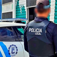 Colisiona con un coche contra la fachada de un establecimiento en Don Benito (BA)