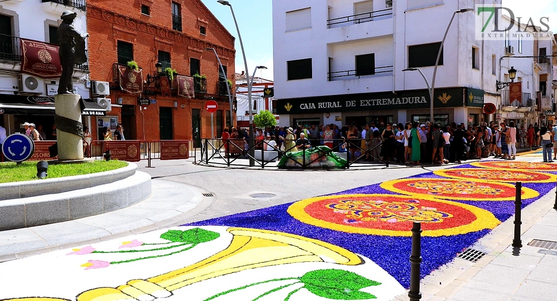 Arte efímero en San Vicente de Alcántara: el Corpus Christi llena las calles de color