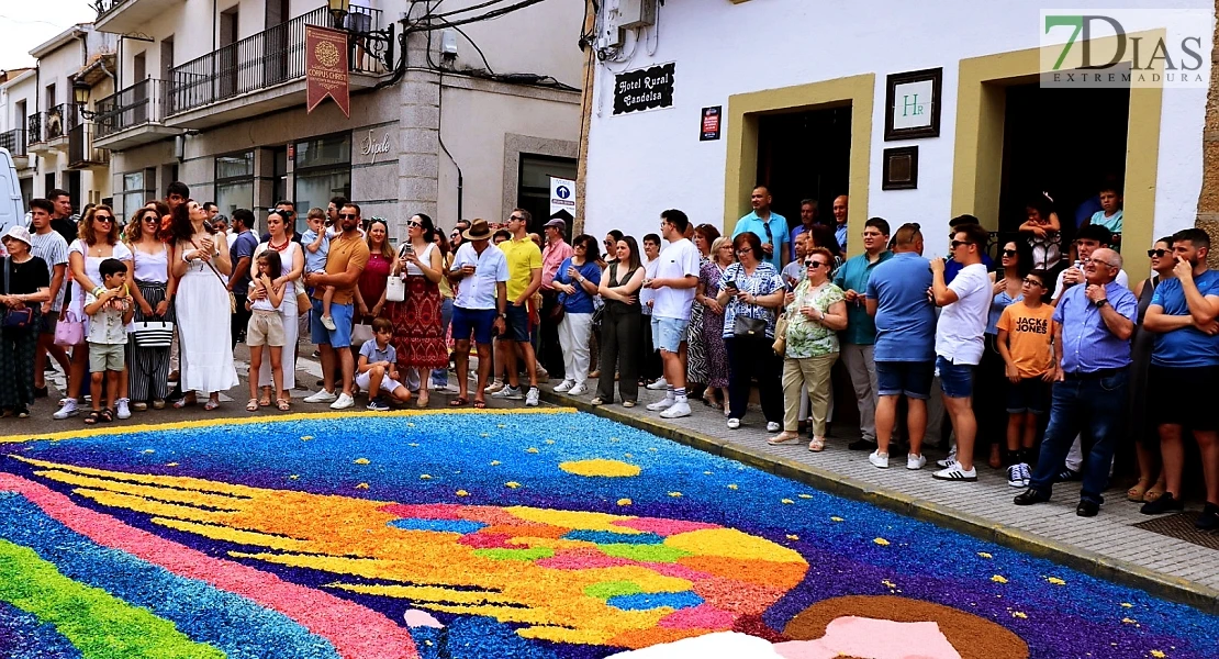 Arte efímero en San Vicente de Alcántara: el Corpus Christi llena las calles de color