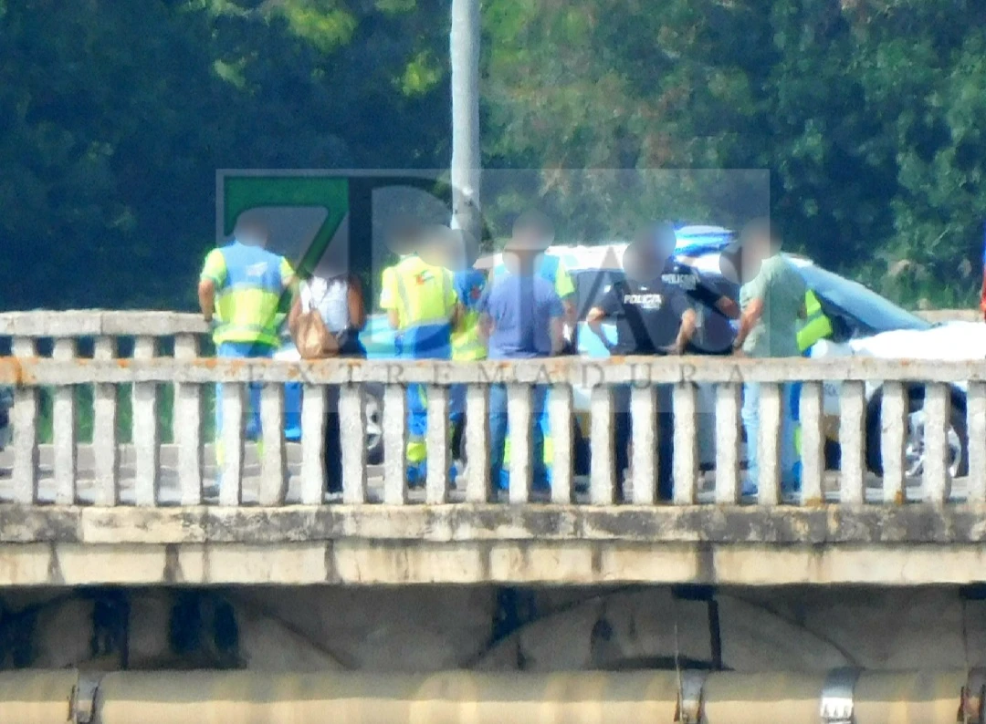Salvan la vida a una mujer con intenciones de tirarse al río Guadiana en Badajoz