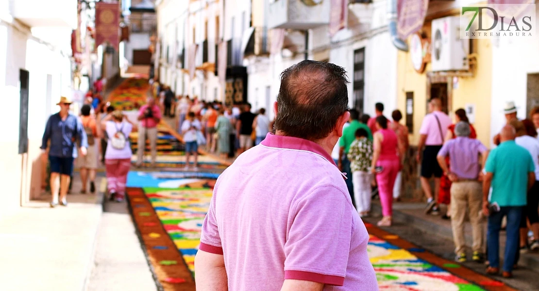 Arte efímero en San Vicente de Alcántara: el Corpus Christi llena las calles de color