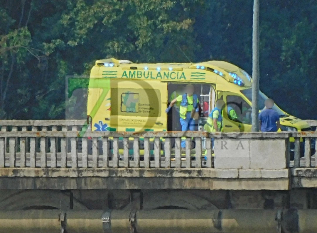 Salvan la vida a una mujer con intenciones de tirarse al río Guadiana en Badajoz