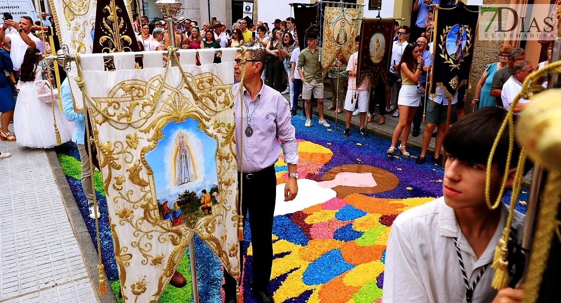 Arte efímero en San Vicente de Alcántara: el Corpus Christi llena las calles de color