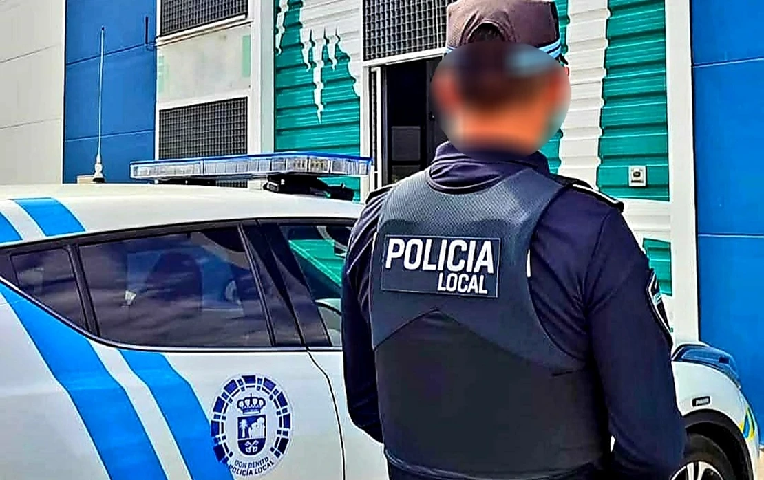 Colisiona con un coche contra la fachada de un establecimiento en Don Benito (BA)