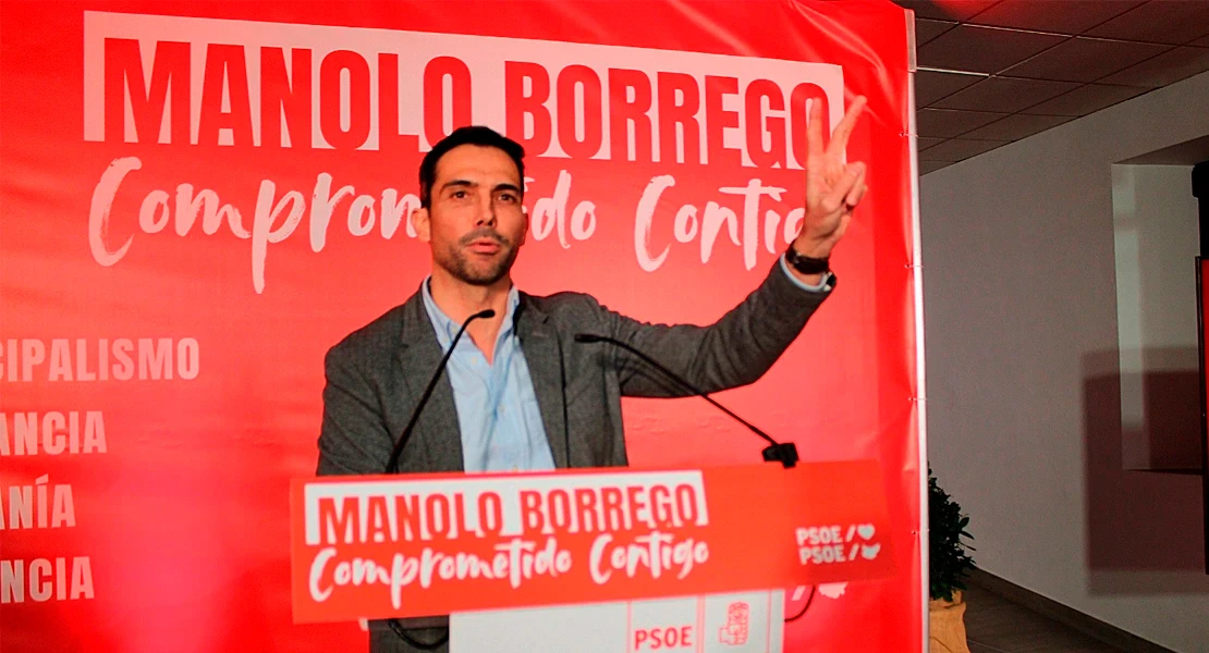 El líder del PSOE de Badajoz asegura que no ha falseado su currículum