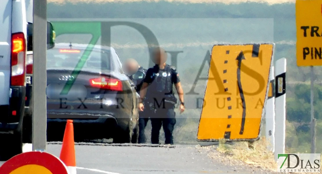 La Policía Local sigue a un coche y lo inmoviliza a las afueras de Badajoz
