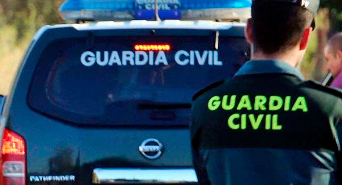 Un herido grave tras accidentarse un camión en la EX-101