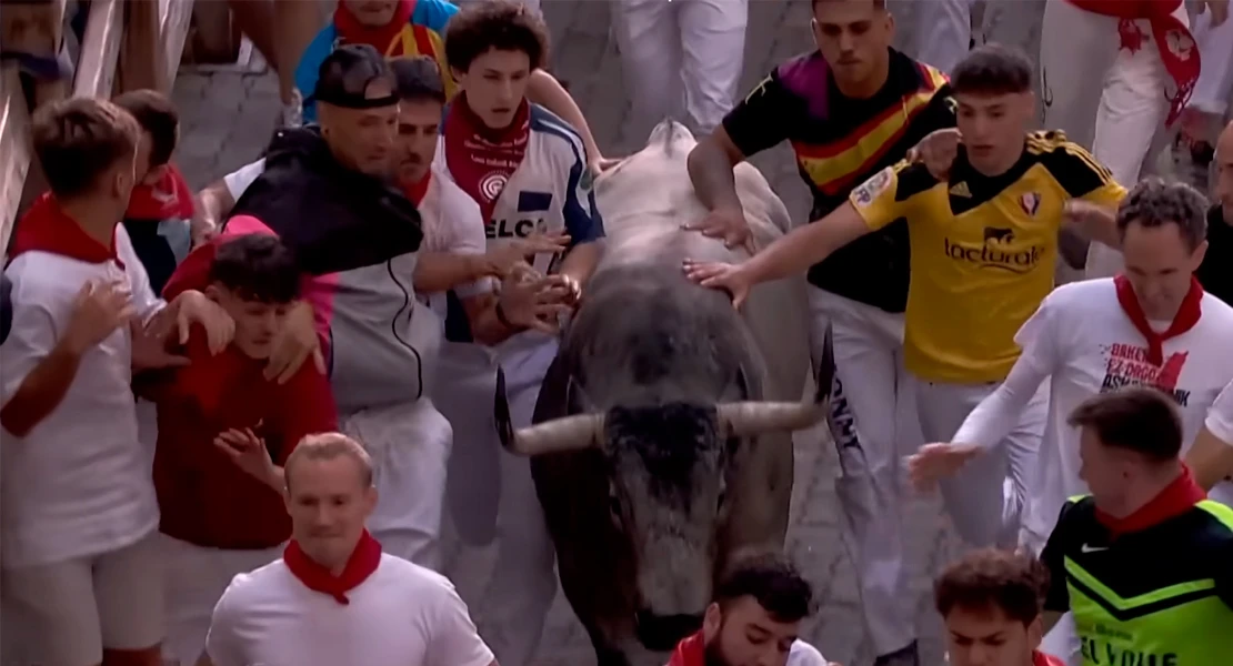 Tensión máxima en San Fermín: cuatro heridos por asta de toro este domingo