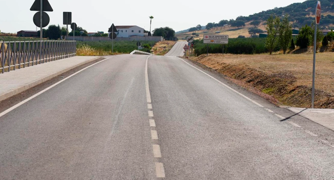 Así culmina la mejora de la carretera que une La Albuera con Valverde de Leganés