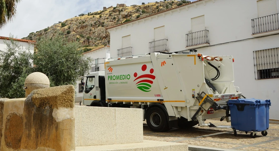 Un nuevo camión refuerza la recogida del papel y cartón en 11 municipios de Badajoz