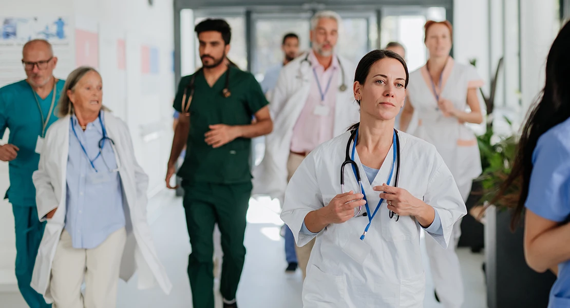 Denuncian colapsos en hospitales este verano: motivos y consecuencias