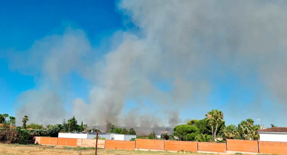 Así trabajan los efectivos de emergencias en el incendio de Las Vaguadas