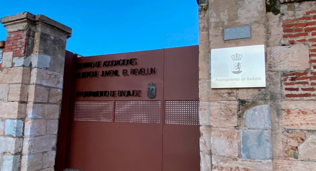 El PSOE estalla por la parálisis del albergue de El Revellín tras siete años cerrado