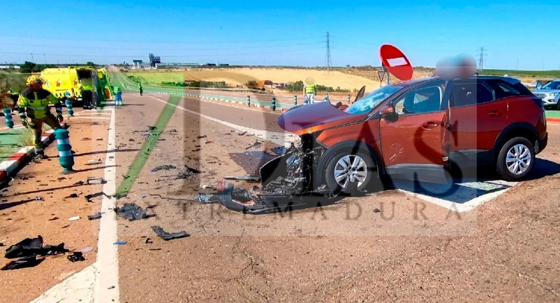Un accidente en Torremejía entre un Audi y un coche de autoescuela deja varios heridos Un accidente en Torremejía entre un Audi y un coche de autoescuela deja varios heridos