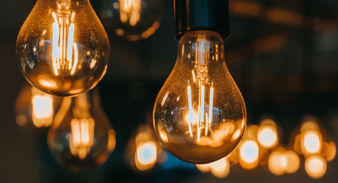 Baja el precio de la luz este viernes: ¿cuál es la hora más económica?