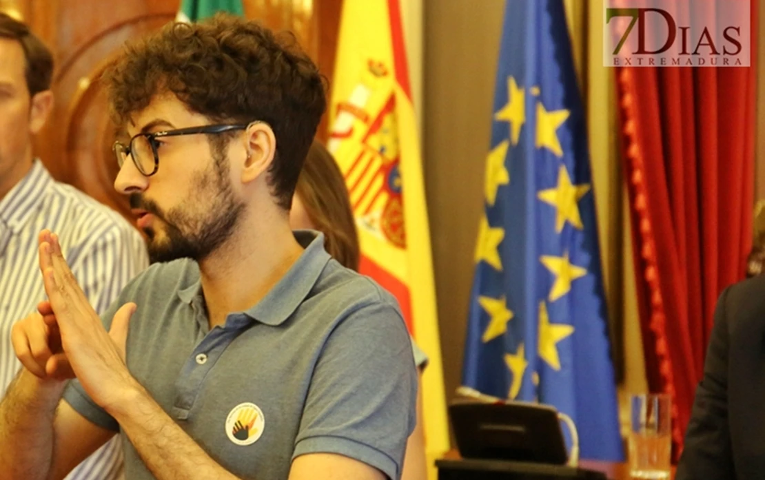 La Junta negocia mejoras laborales para los cuidadores e Intérpretes de signos