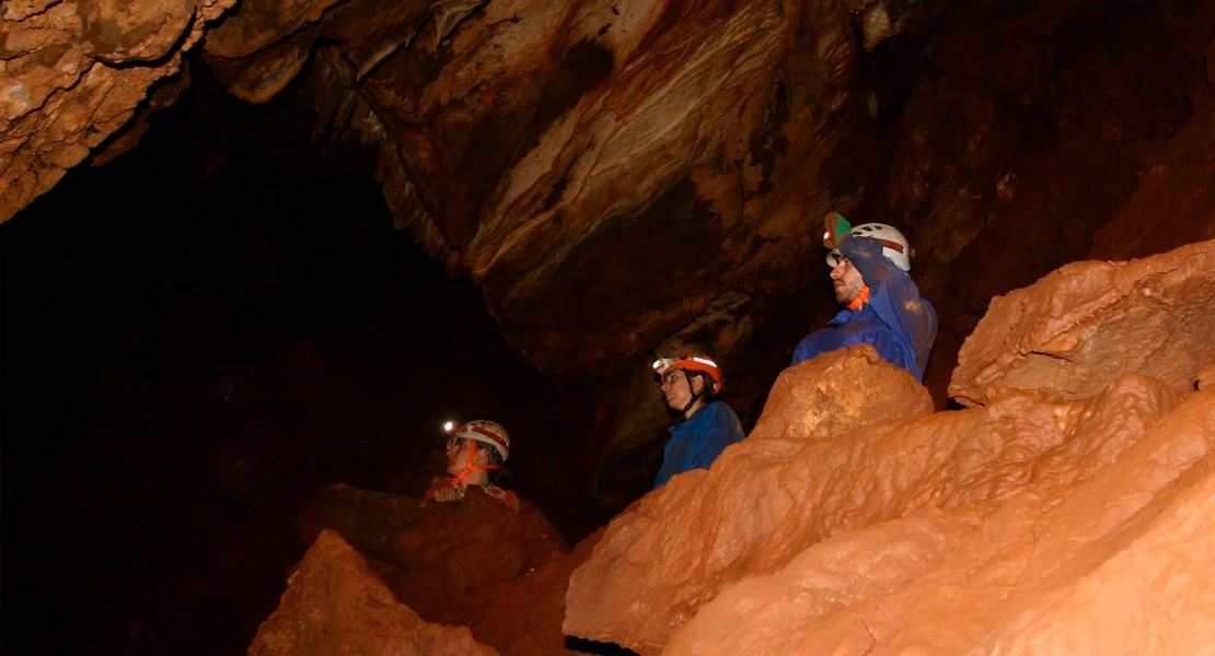 Jóvenes voluntarios descubren una nueva cueva sorprendente en Badajoz