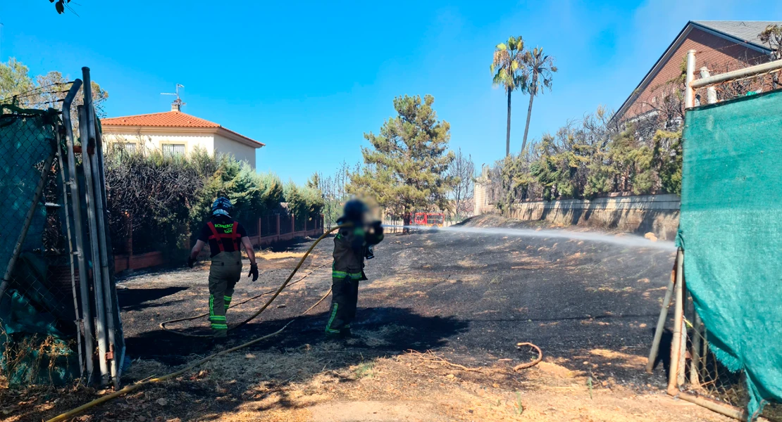 Así trabajan los efectivos de emergencias en el incendio de Las Vaguadas