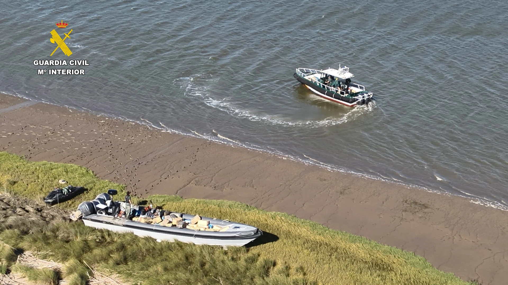 Intervienen una embarcación con toneladas de droga en el Guadiana