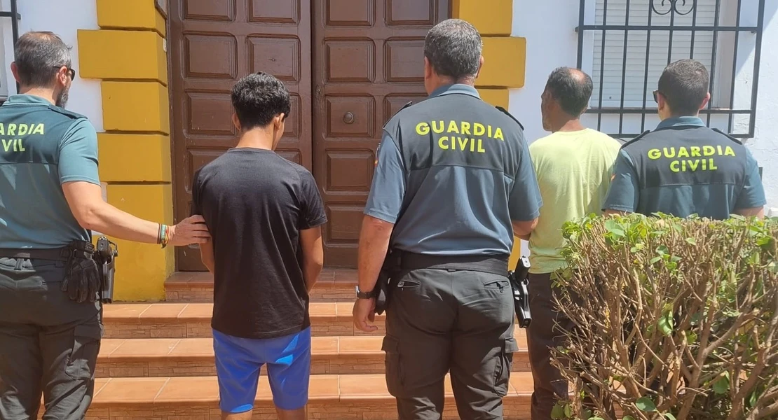 Tienen un accidente cuando huían de la Guardia Civil por Badajoz